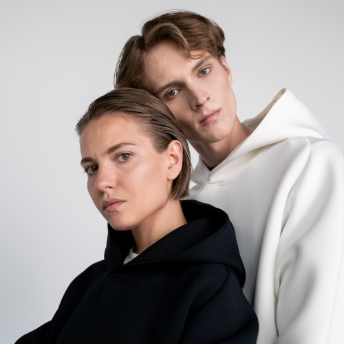 Djibril Kapuzenpullover mit Swash Logo in Weiß & Schwarz – Bild 2